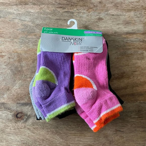5/$20 NEW 6Pk Girls 10.5-4 Danskin Ankle Socks-Moisture Control-Arch Support - Picture 1 of 4